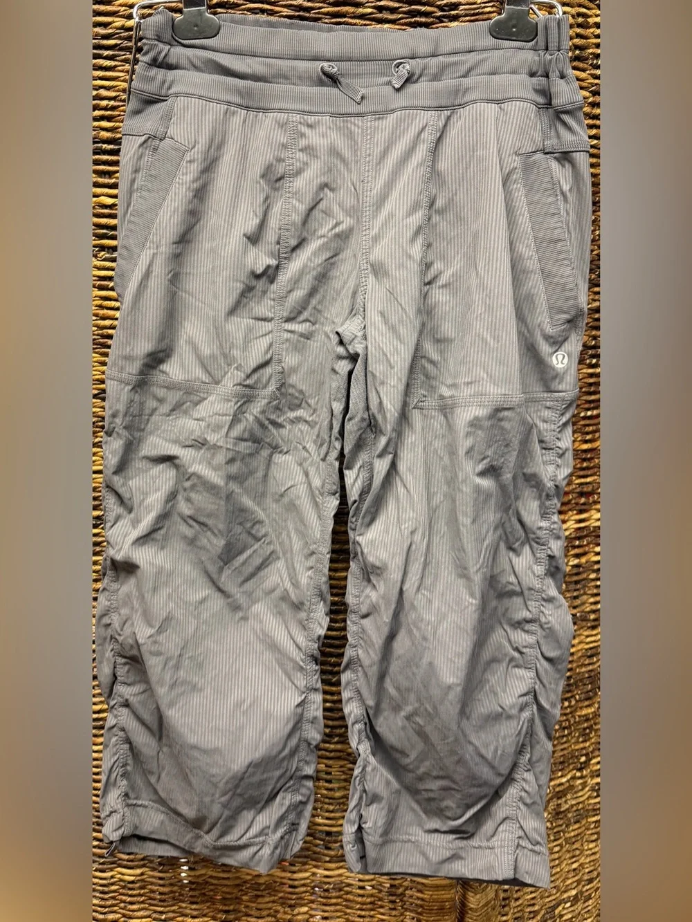 lululemon athletica women’s Light Gray Pinstripe Cropped Pants - Size:8